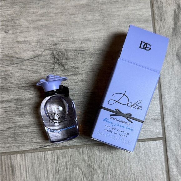 Dolce & Gabbana Light Blue Roll on & Blue Jasmine Mini Perfumes - Picture 10 of 16